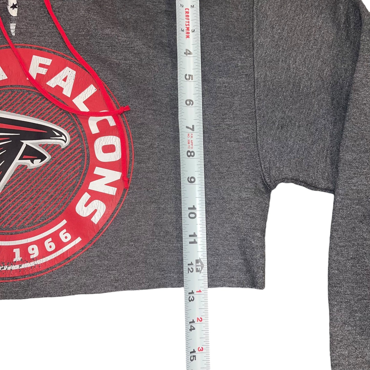 Atlanta Falcons Reworked Cropped Hoodie (S)