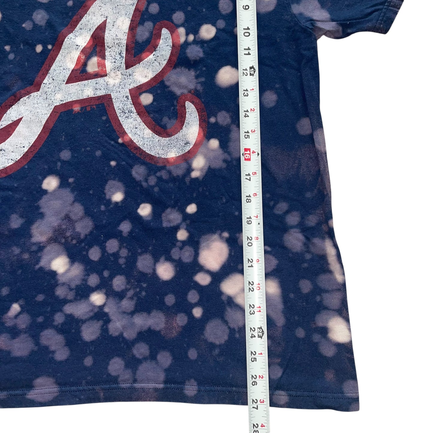 Atlanta Braves Bleach T-shirt (XL)