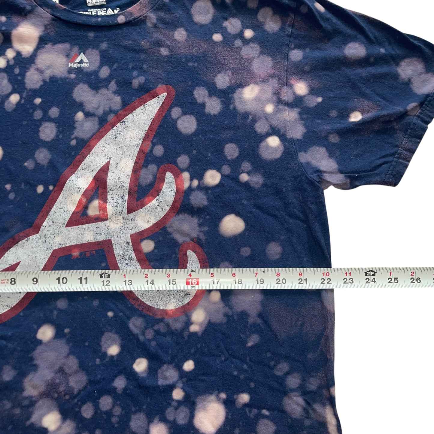 Atlanta Braves Bleach T-shirt (XL)